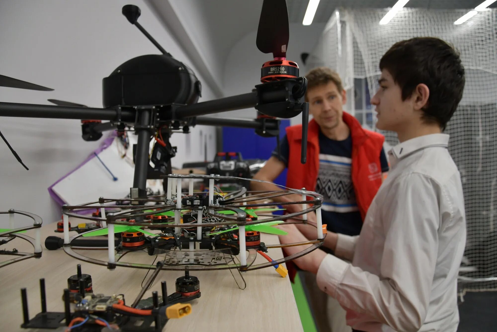 Стартапы роботов. Стартапы роботов. Говорящий робот китай. Робототехника и искусственный интеллект. Робот адам.