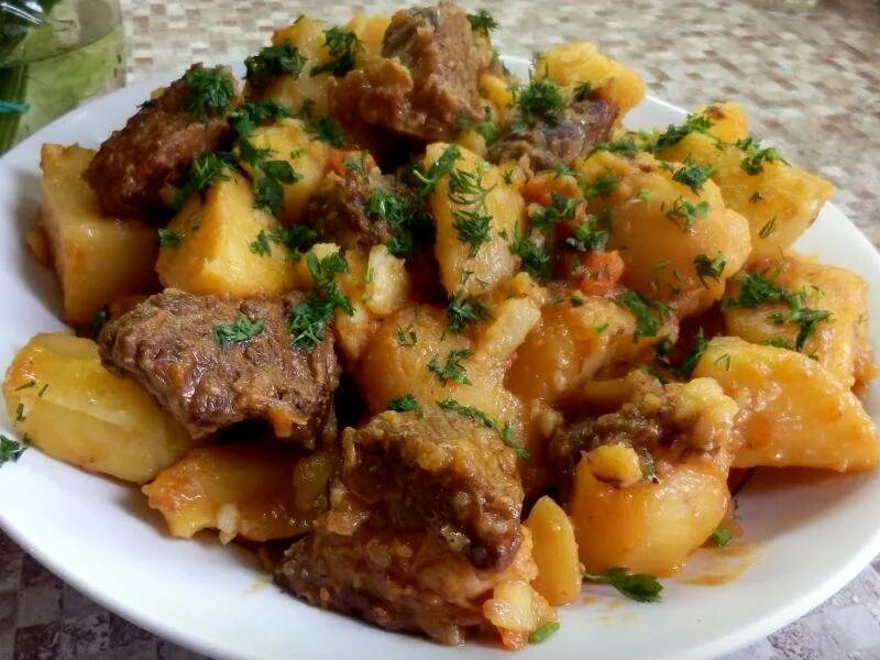 Рецепт тушеной картошки с говядиной
