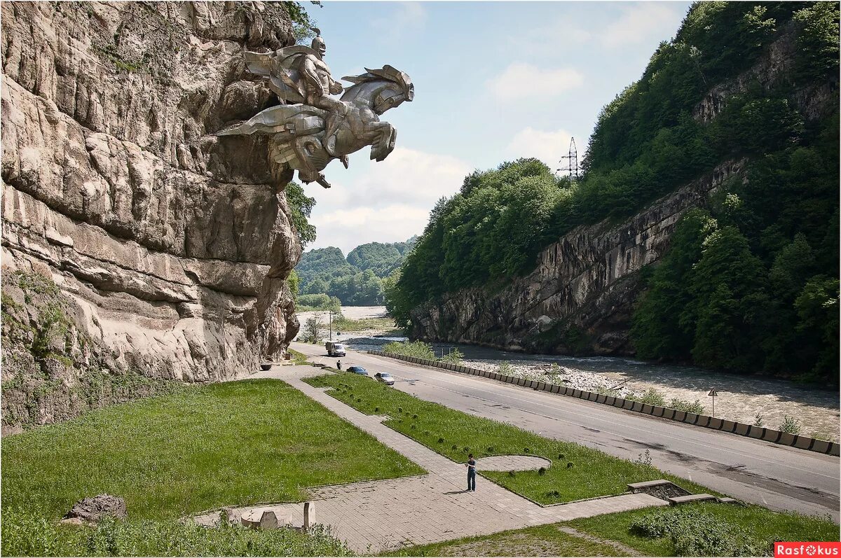 владикавказ памятник уастырджи северная осетия алания. святой георгий алагирское ущелье. северная осетия цейское ущелье памятник. скалы осетии. скалы осетии.