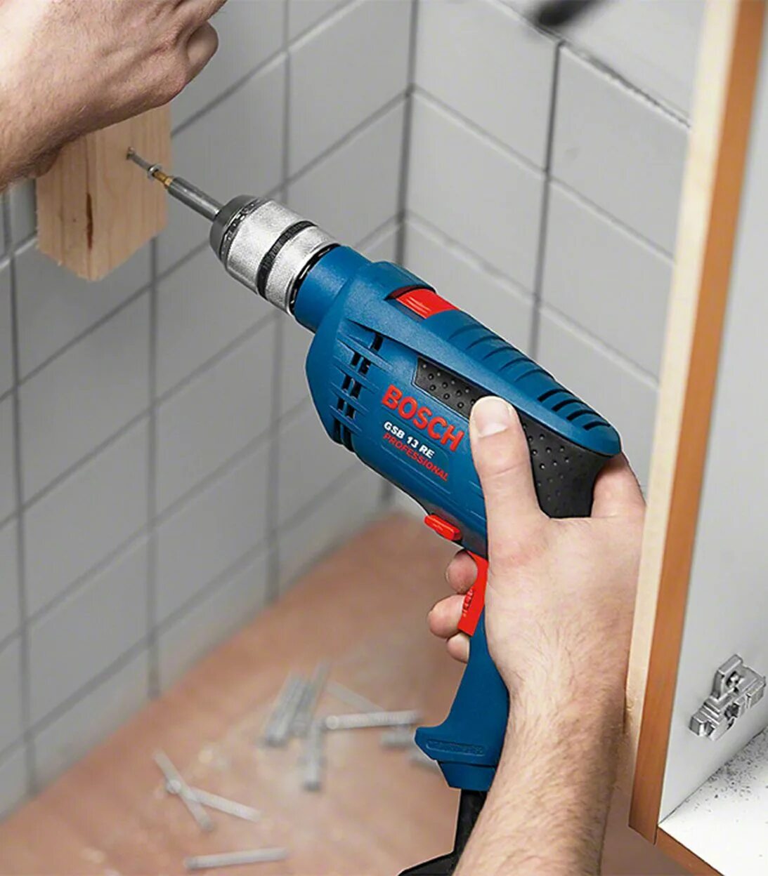 После сверления отверстия. Bosch GSB 13 re. Bosch GSB 13 re professional. Bosch GSB 19-2 re professional. Ударная дрель Bosch GSB 13.