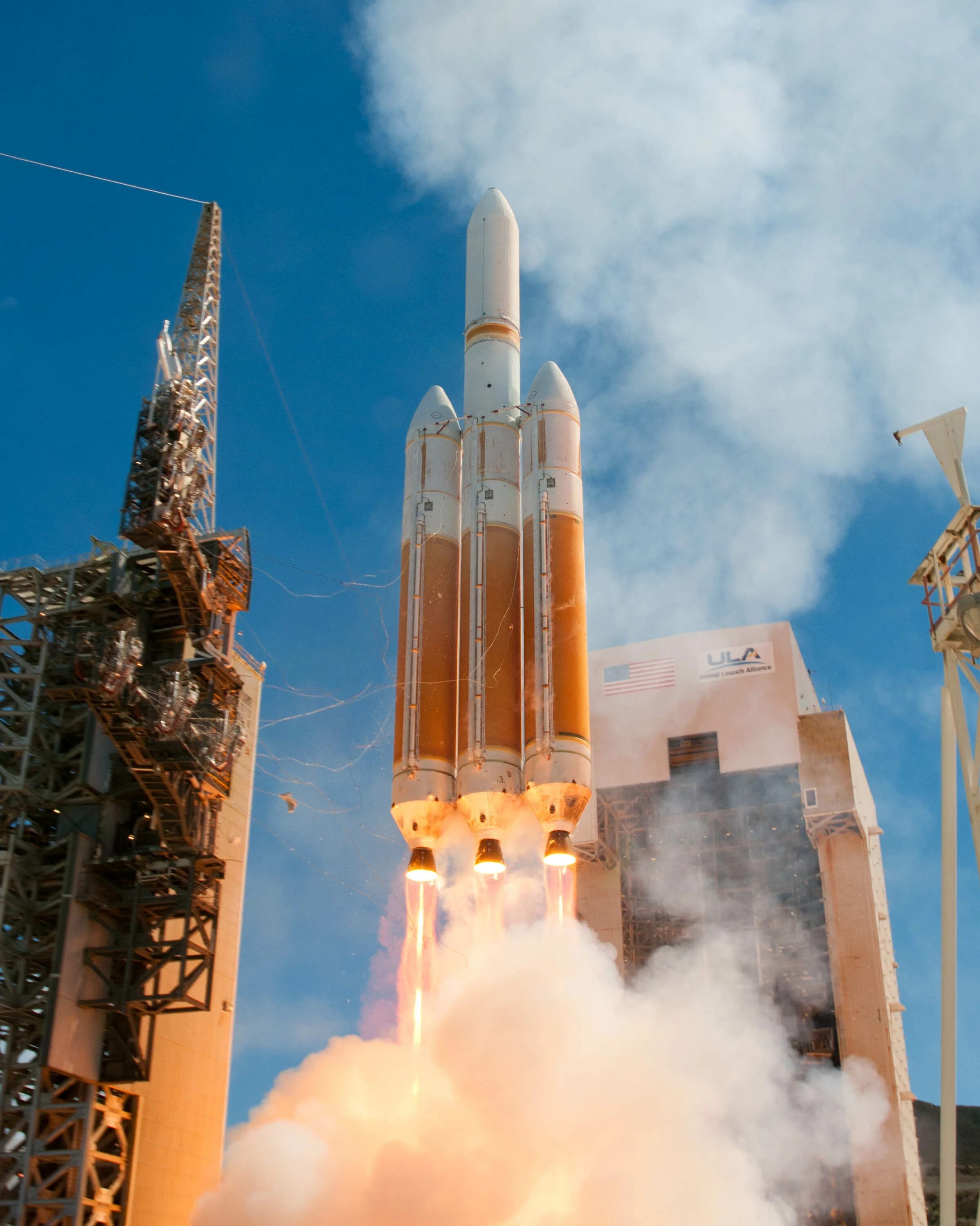 Delta iv heavy. Delta 4. Delta 4 Heavy. Delta Heavy Rocket. Самая большая ракета в США.