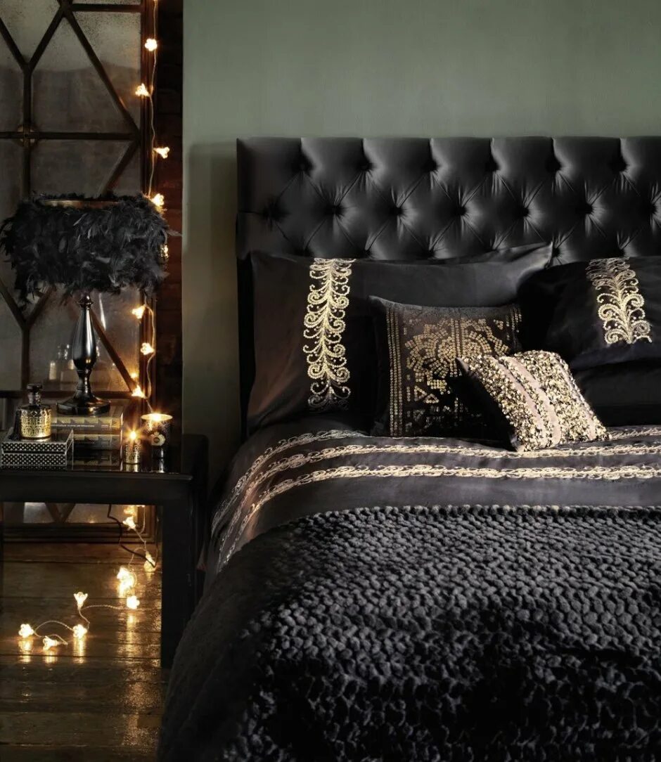 Кровати темного цвета. Спальня черная с золотом. Черная кровать. Спальня в темных тонах. Спальня в черных тонах.