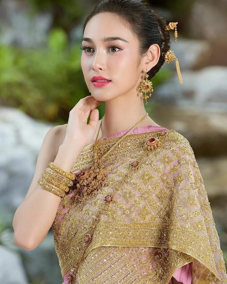 Тайские женщины. Тайланд девушки. Красивые женщины Тайланда. Тайский наряд женский.