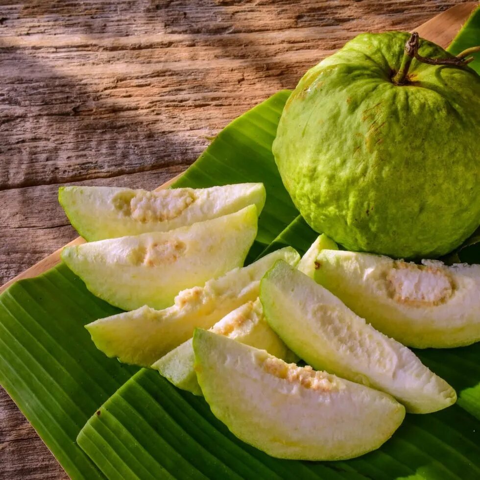 Гуава какой вкус. Гуава в египте. гуава зеленая. гуава египетский фрукт. мексиканская гуава.