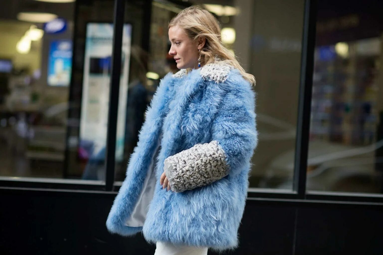 шубы из искусственного меха фото модные. меховое пальто из искусственного меха. модные шубки из искусственного меха 2022. модные искусственные шубки. модные полушубки.