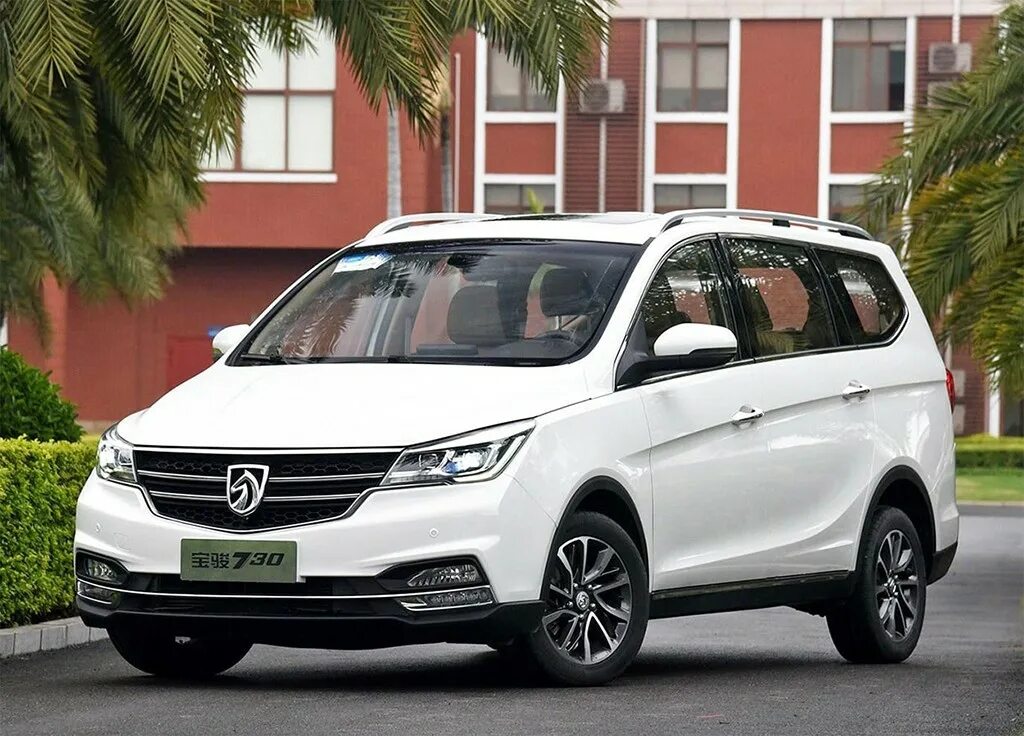 Wuling motors. Семиместный автомобиль китайского производства. Buick gl8. Ниссан семиместный минивэн. Новый китайский минивэн 2022.