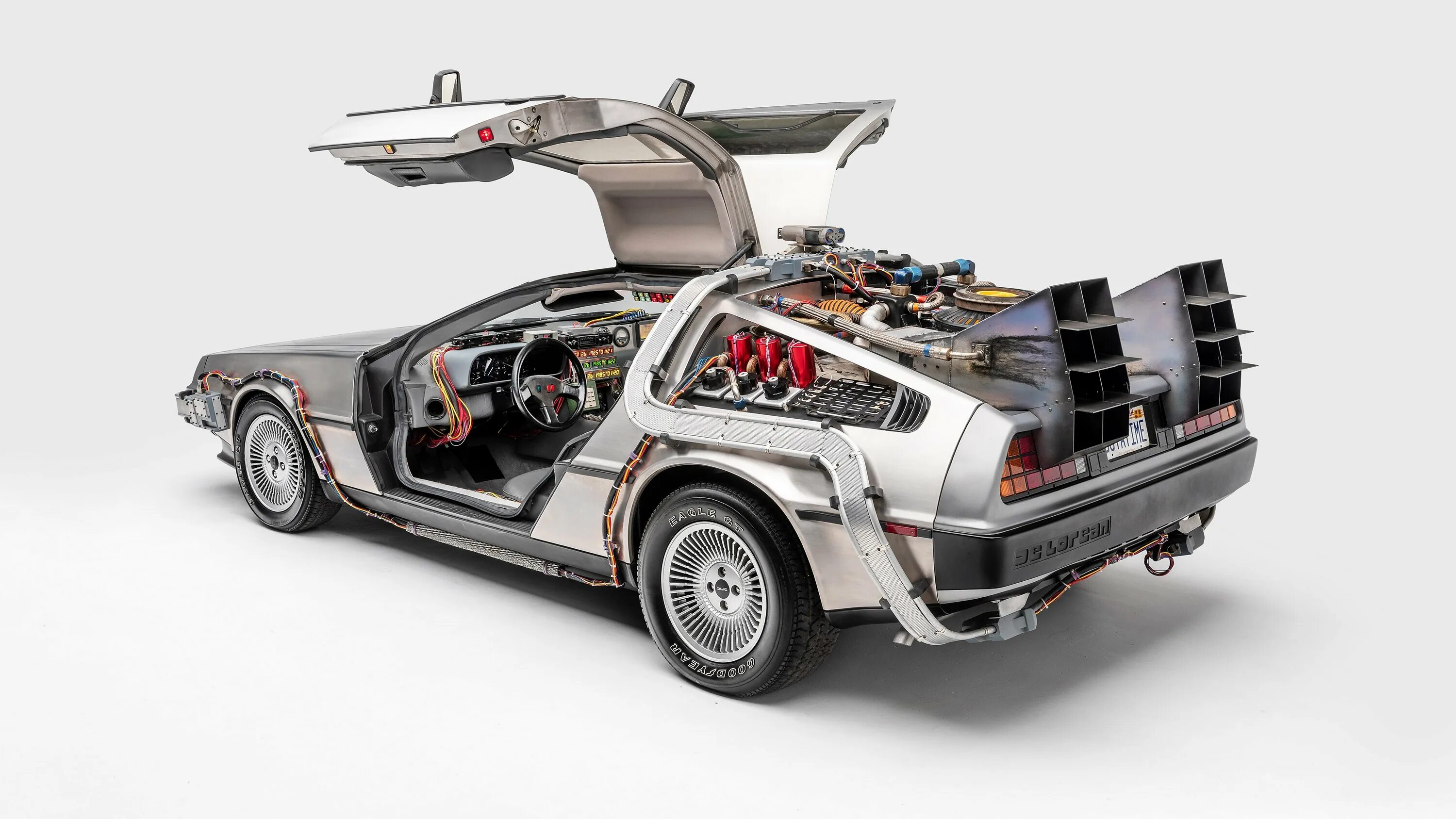 Быстрая машина времени. DELOREAN DMC-12. DMC DELOREAN. Делориан 1985. Делориан DMC 12.