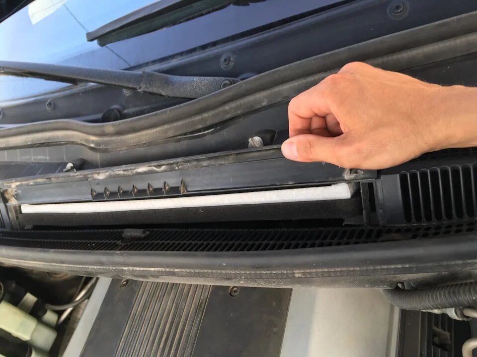 Где находится салонный фильтр бмв X1 Cabin Filter Replacement YouTube