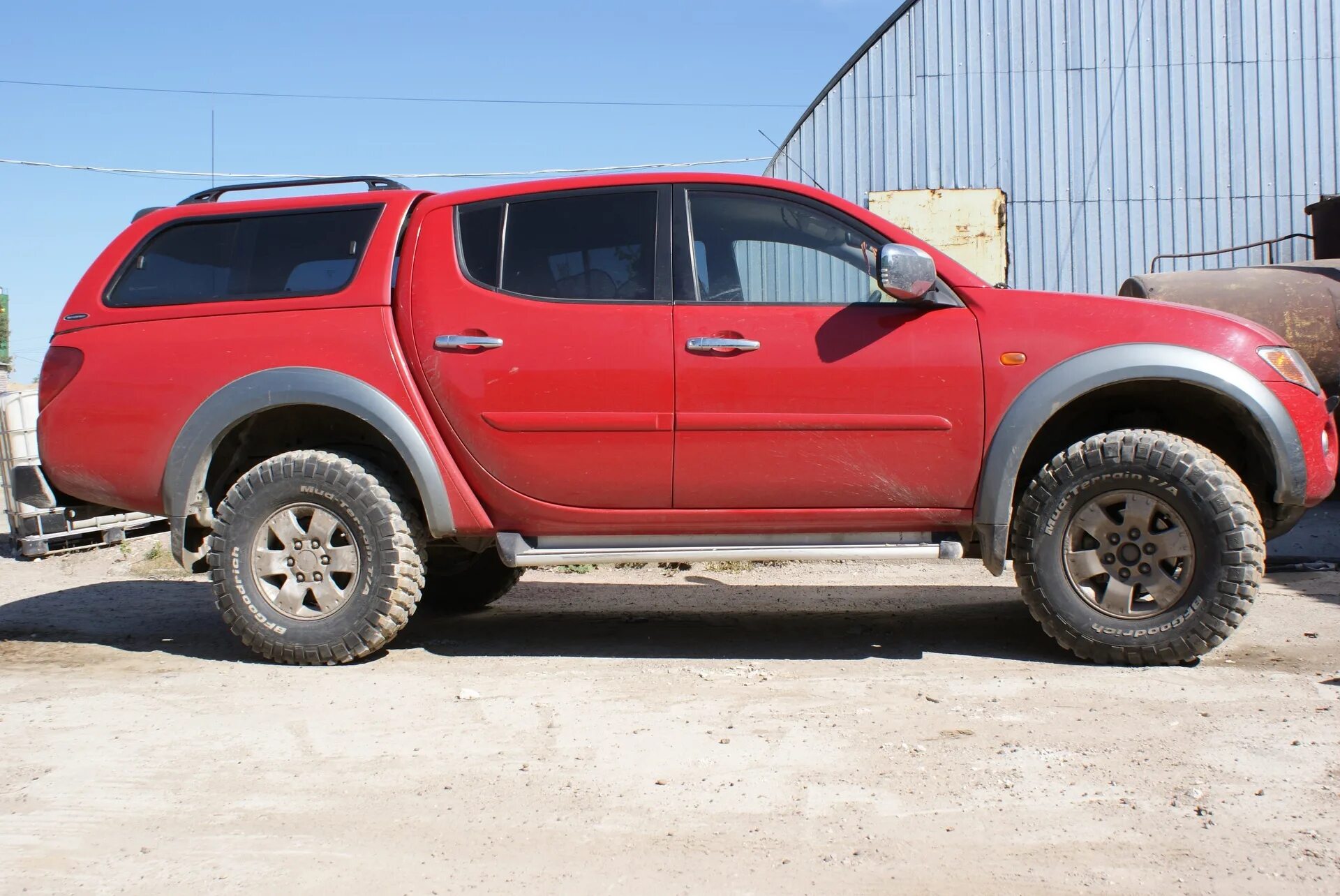 Mitsubishi l200 хаки. Силовой обвес митсубиси л200. Mitsubishi l200 4g. Mitsubishi l200 2012 года красного цвета. Митсубиси л200 rival.