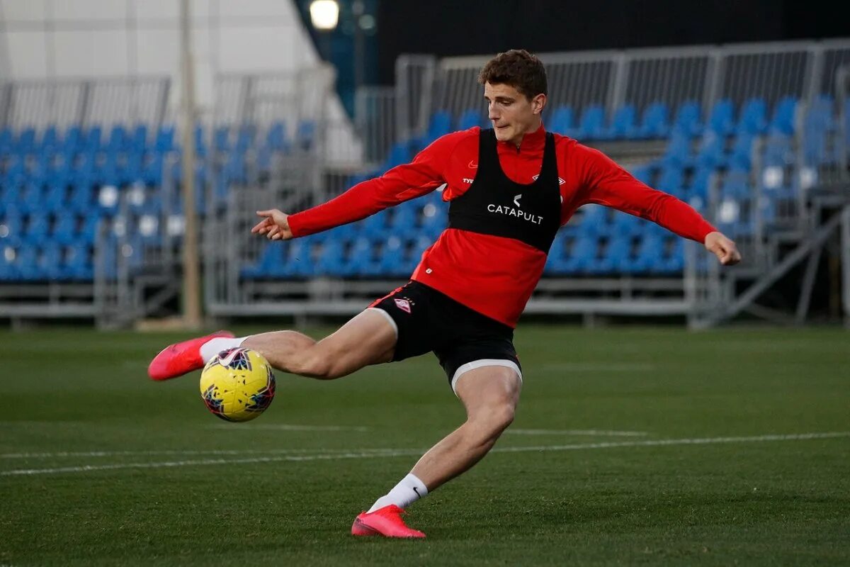 Штрафной в футболе. Пенальти пирло на евро 2012. Удар по воротам в футболе. Бить по воротам. Удар по воротам.