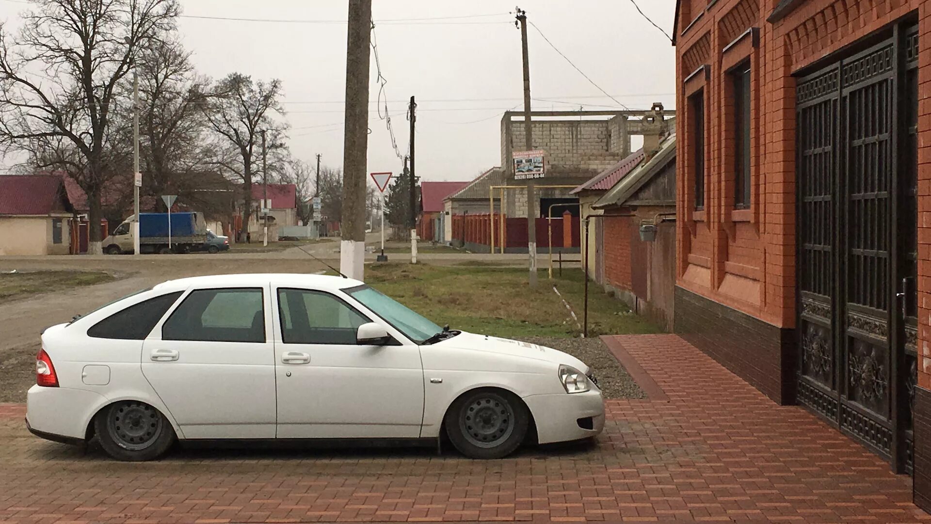 Приора 90 хэтчбек. Приора -90 занижение хэтчбек. Приора на пружинах -70 на -90. Приора белая хэтчбек занижение 90. Приора белая хэтчбек занижение 90.