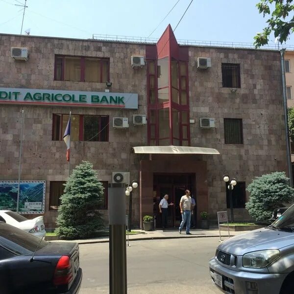 Acba armenia. Credit agricole Bank Ереван. ACBA Bank главный офис. Агриколь банк здание. Агри Кол банк в Хургаде.