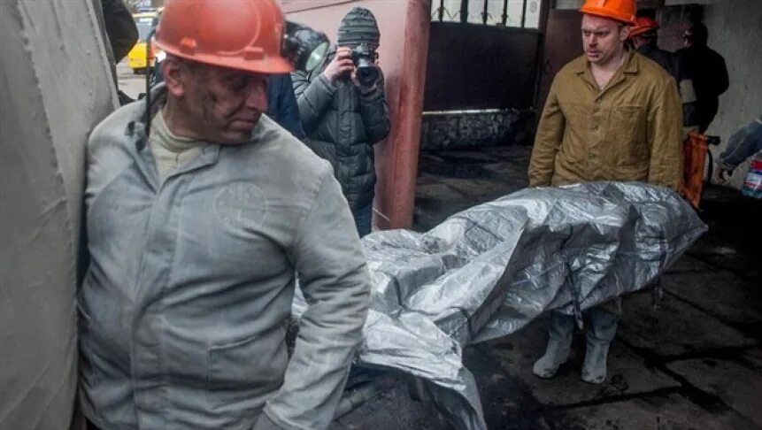 Шахта анжерская южная. Фото погибших шахтеров в шахте тайжина. Убитый шахтер. Шахтеры шахты скочинского. Убитый шахтер.