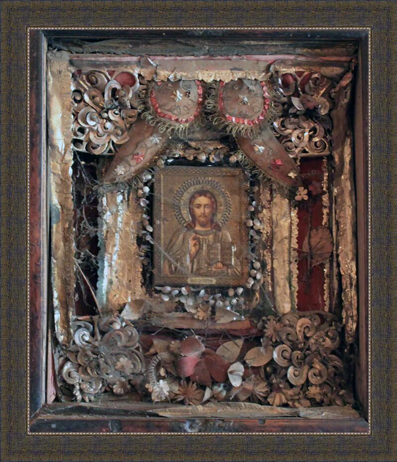 Иконы после пожара. Отреставрированные иконы 18 века. Иконы украшенные фольгой. Отреставрированная икона в Быковском храме.