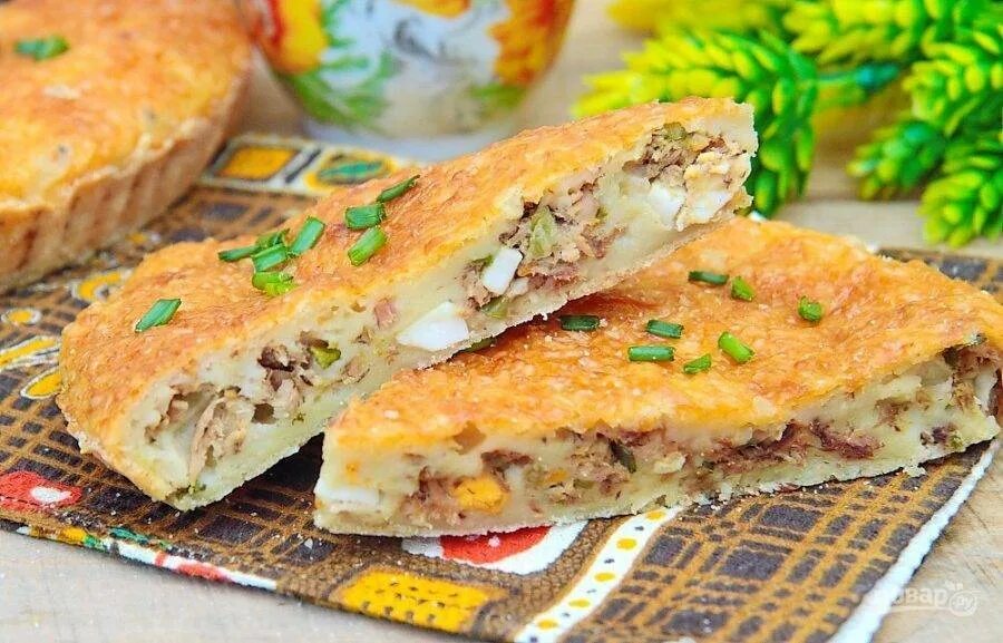 Заливной пирог с консервами в духовке. Рыбный пирог гербалайф. пирог с консервами сайра. заливной пирог с сайрой консервой. пирог с сайрой и рисом.