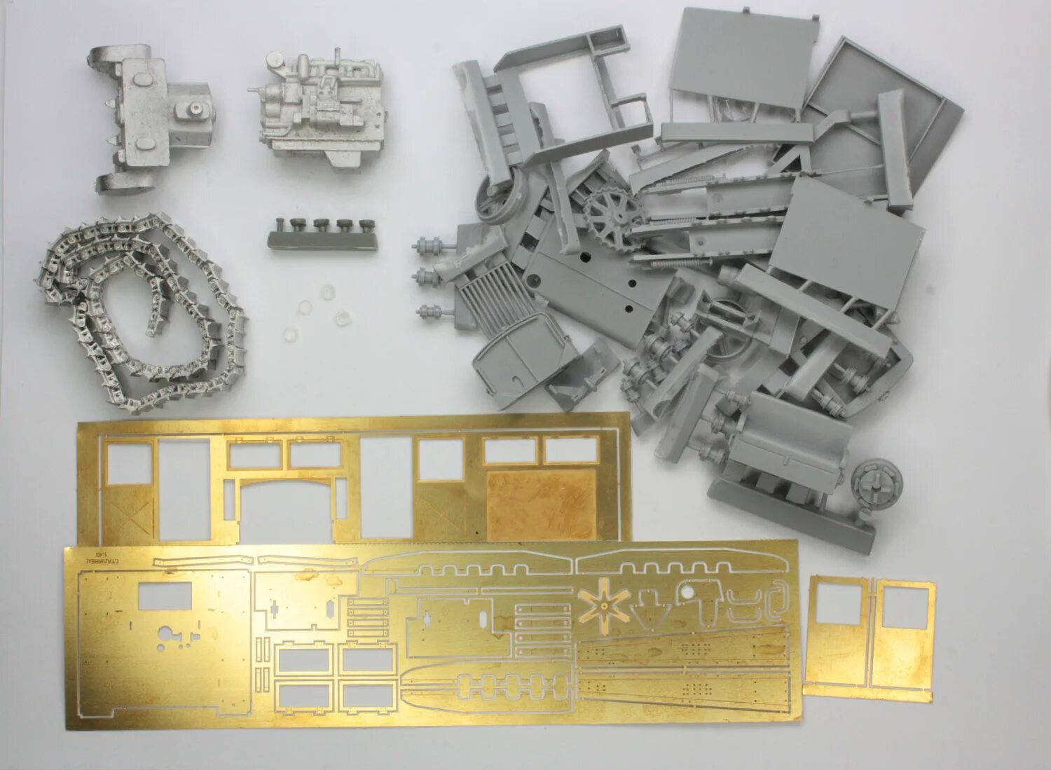 Фототравление ЗИЛ 131. Сталинец 65 кабина 1/43. Фототравление подножки МАЗ 1:43. Сталинец 65 масш.1:43 сборная модель. Сборка 1 43