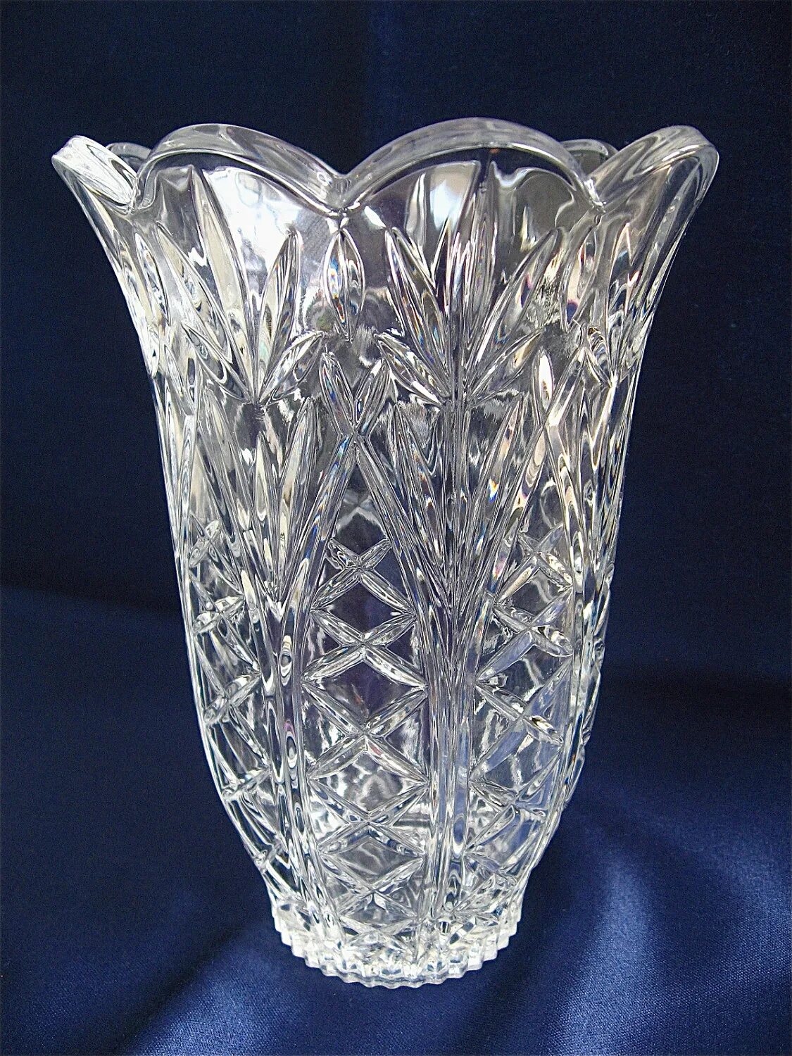 Ваза crystal. Хрустальные вазы. Вазы из хрусталя. Хрустальные вазы для цветов. Красивые хрустальные вазы.