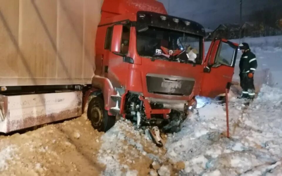 Авария на трассе м5 под рязанью. Рязанская область дтп с грузовиками. Авария на трассе м5 под рязанью вчера. Авария под рязанью с фурой. Авария на трассе м5 под рязанью.