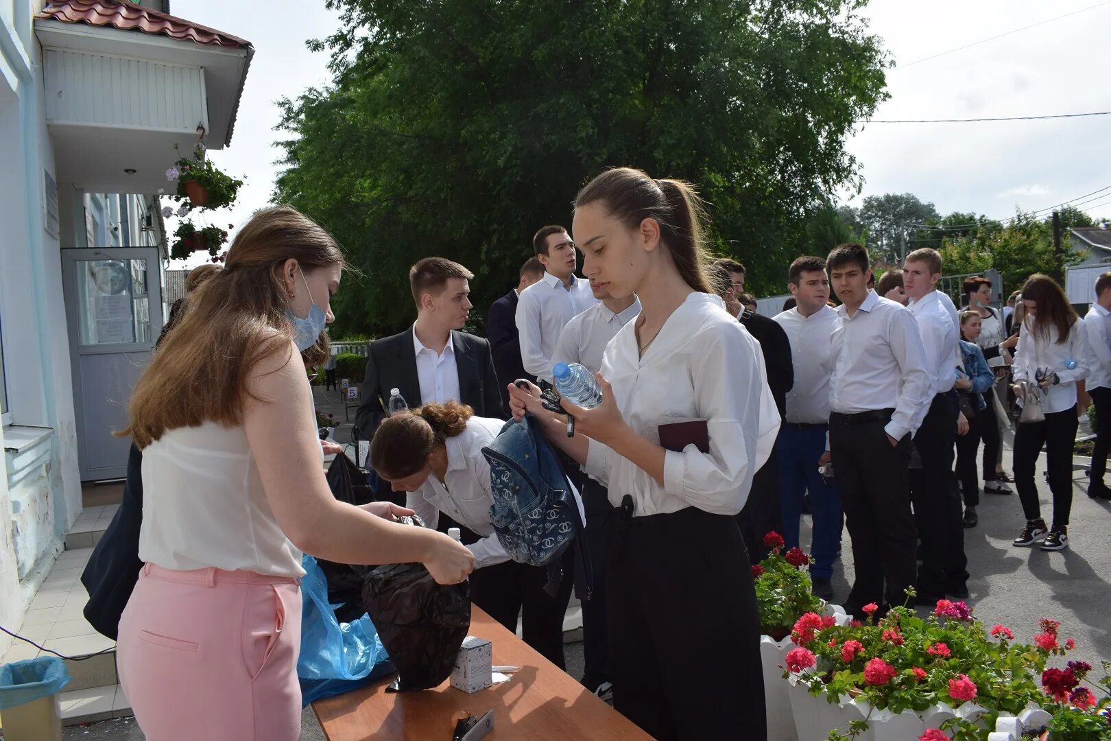 Выпускной Сальск 2015. Сальск выпускники 10 школы. Сальск Ньюс. Сальск новости. Свежие новости сальска