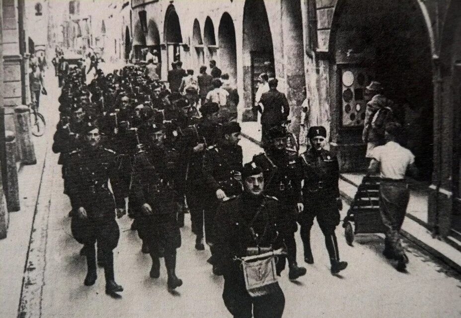 Красное двухлетие в италии карта. Италия 1919 1920. Италия 1919 1920. Красное двухлетие в италии 1919-1920. Забастовки 1920.