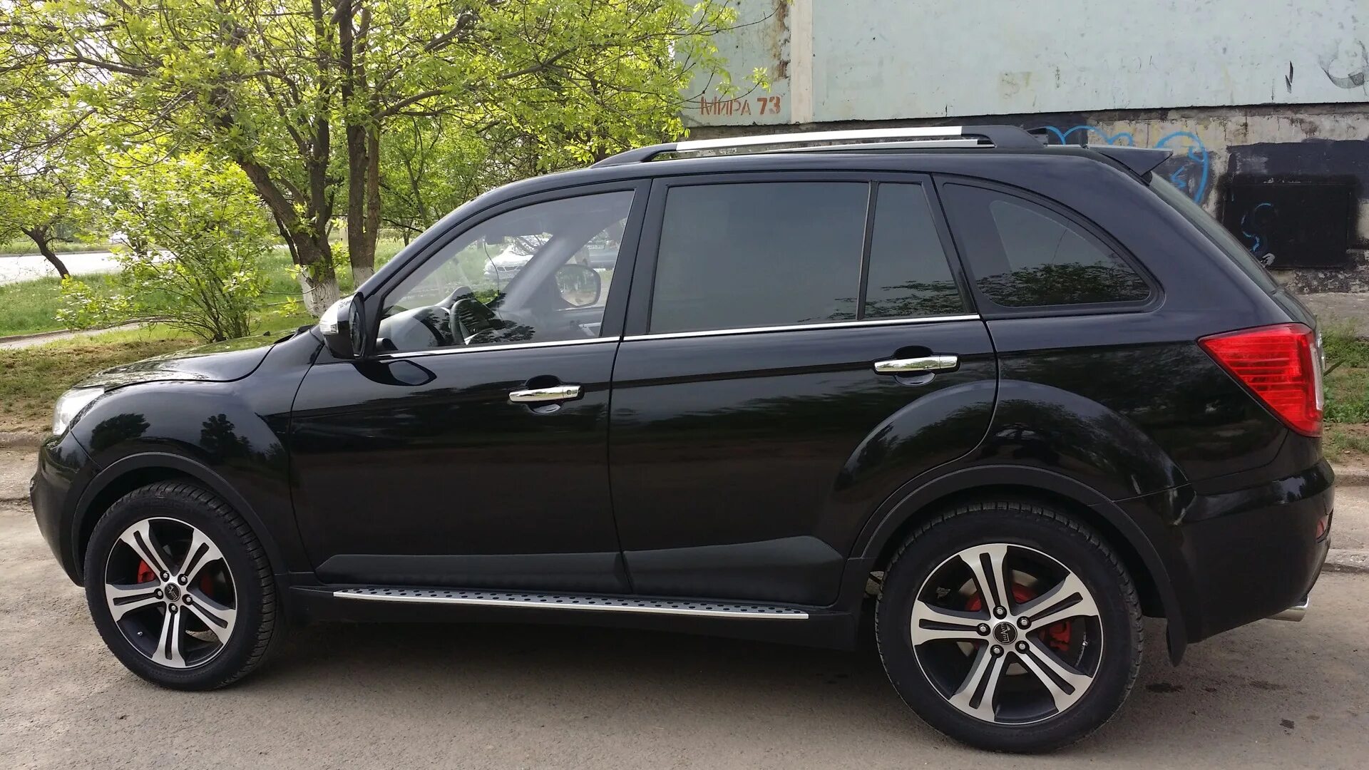 Разболтовка лифан х60. Lifan x60 r18. Lifan x60 колеса r19. Lifan x60 на r19. Lifan x60 на 18 дисках.