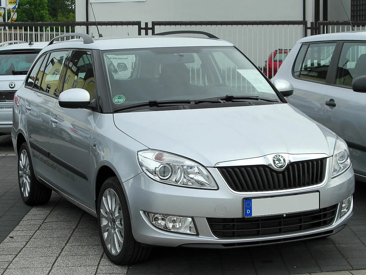 Skoda Fabia 2. Шкода Фабия 2 Комби. Шкода Фабия 1 Комби. Skoda Fabia Combi 2010. Купить фабию 1.6