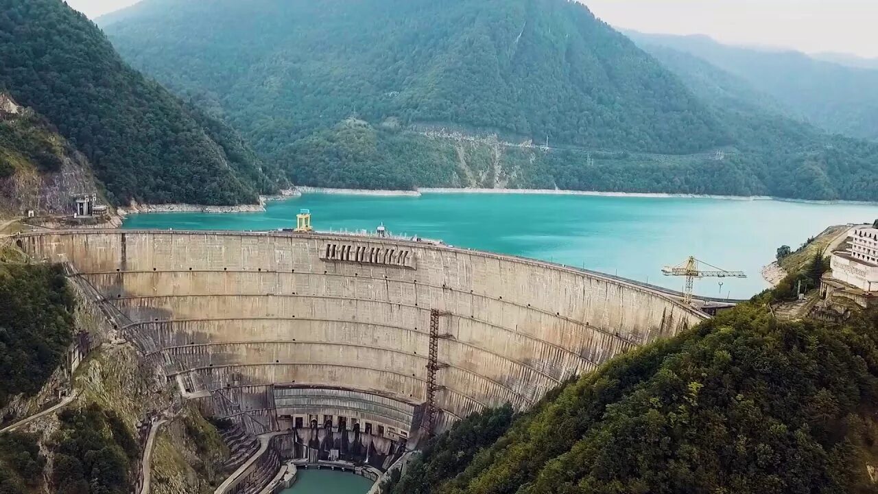 Плотина ингури гэс. Ингурская гэс абхазия. Ингури гэс грузия. Водохранилище ингури гэс. Река ингури гэс.