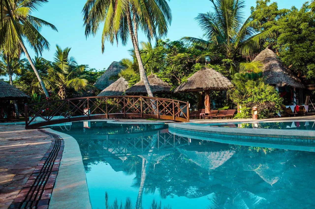 Bay beach resort 5. Uroa Bay Beach Resort 5*. Uroa Bay Beach Resort 4*. Уроа Занзибар. Отель Zanzibar Bay Resort 4.
