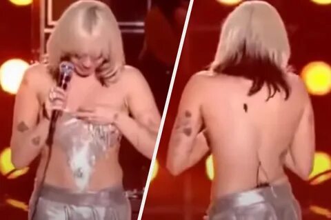 Miley Cyrus was queen of the quick change after suffering a wardrobe malfun...