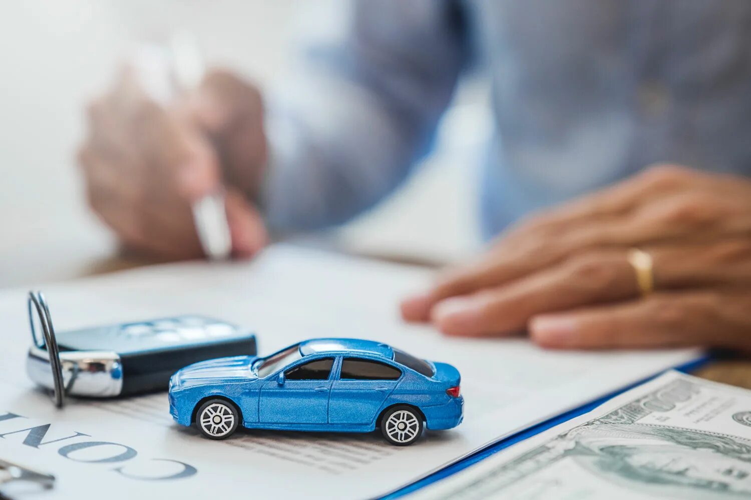 Автокредит фон. Кредитование автомобиля. Автокредит картинки. Car hire. Автомобиль автокредит.