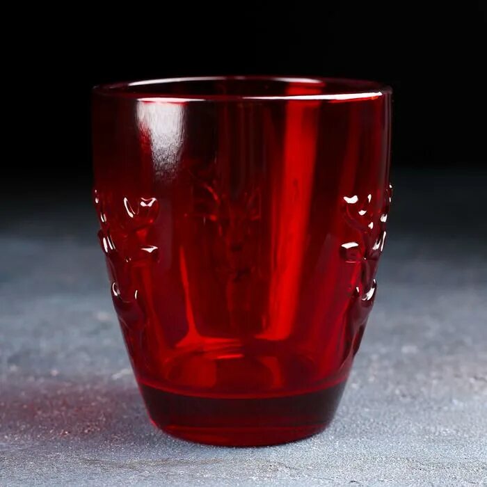 Стекольный стакан. Стакан красный стекло. Красные стеклянные стаканы. Бокалы красное стекло. Посуда из красного стекла.