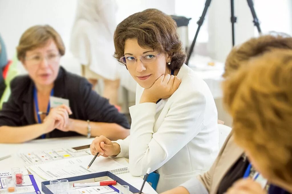 Иные работники предприятия. Работники госучреждений. бюджетные работники. директор образовательного учреждения. руководитель учебного заведения.