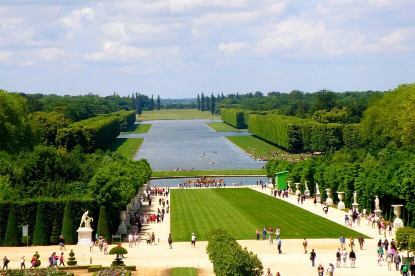 Версаль концовка. Версальский дворец и парк. Парк канал Версаль дворец. Версаль парк Франция. Большой канал Версальского парка.