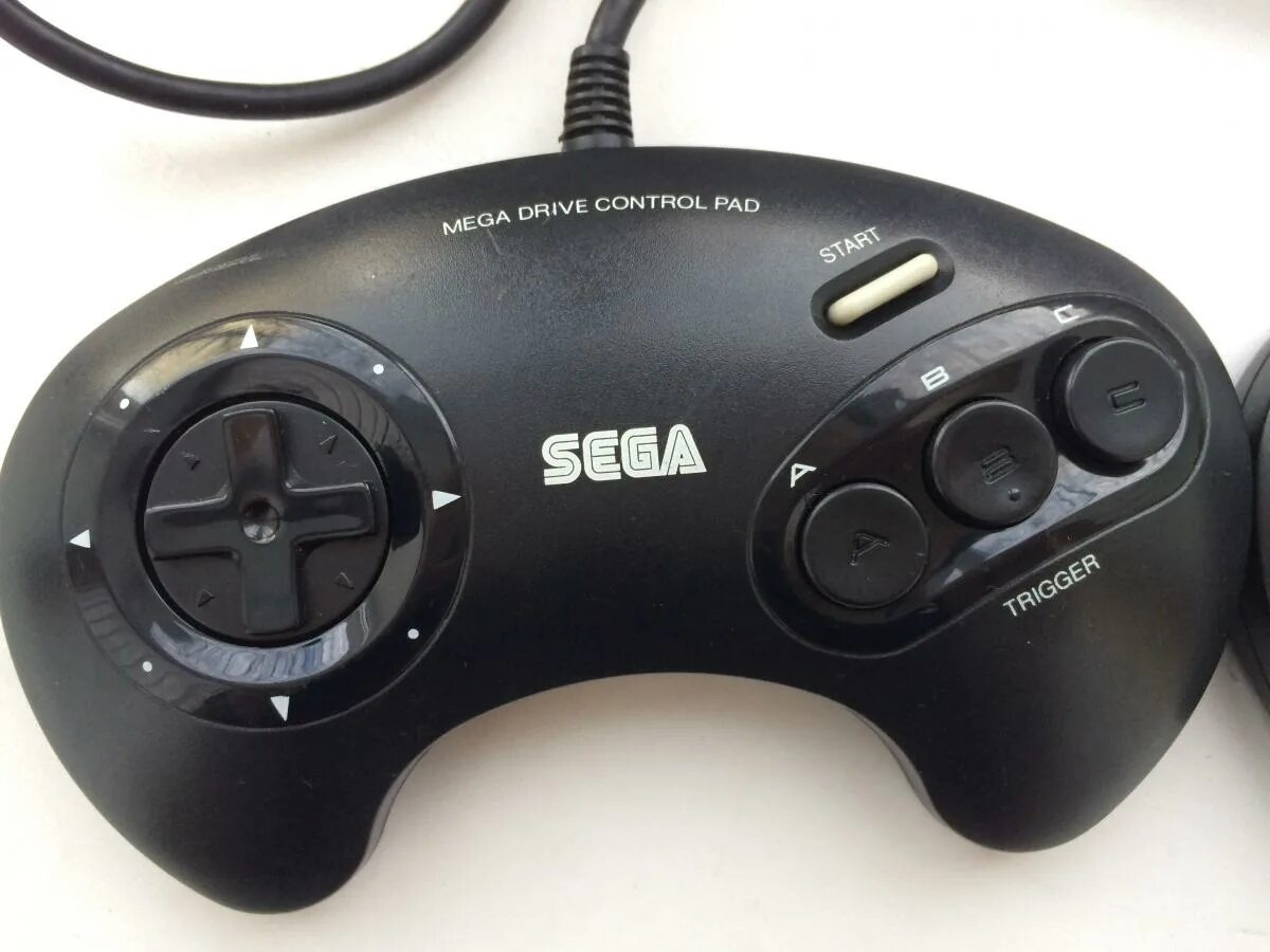 Джойстик сега игра. Sega кнопка Mode. Батарейки для джойстиков сега. Сломанный джойстик сега. Геймпад Sega рогатый.
