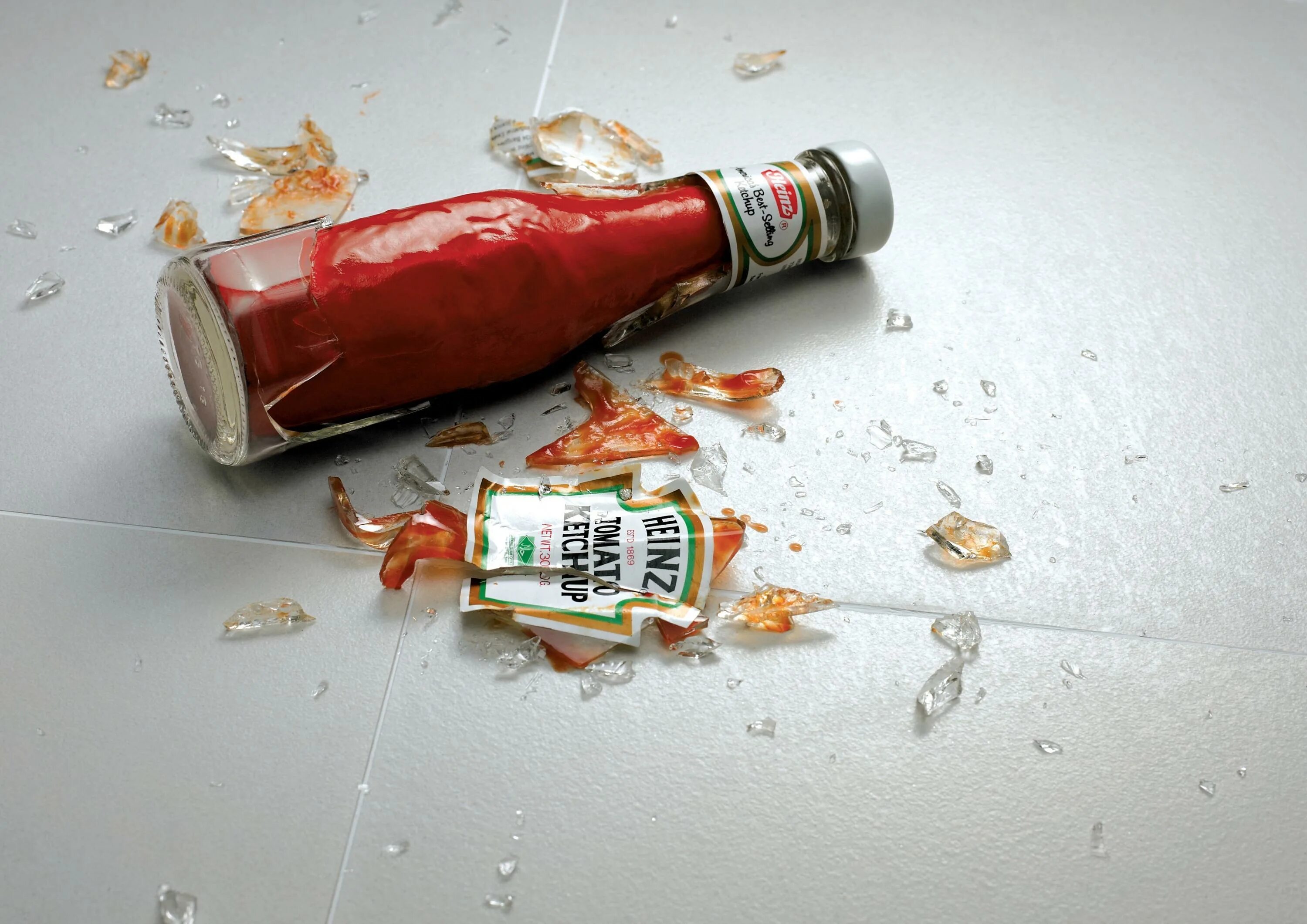 В магазине разбила бутылку надо ли платить. Кто должен платить за разбитую бутылку в магазине. Необходимо ли оплачивать сломанный товар в магазине. В магазине разбила бутылку надо ли платить. Уронил товар в магазине.