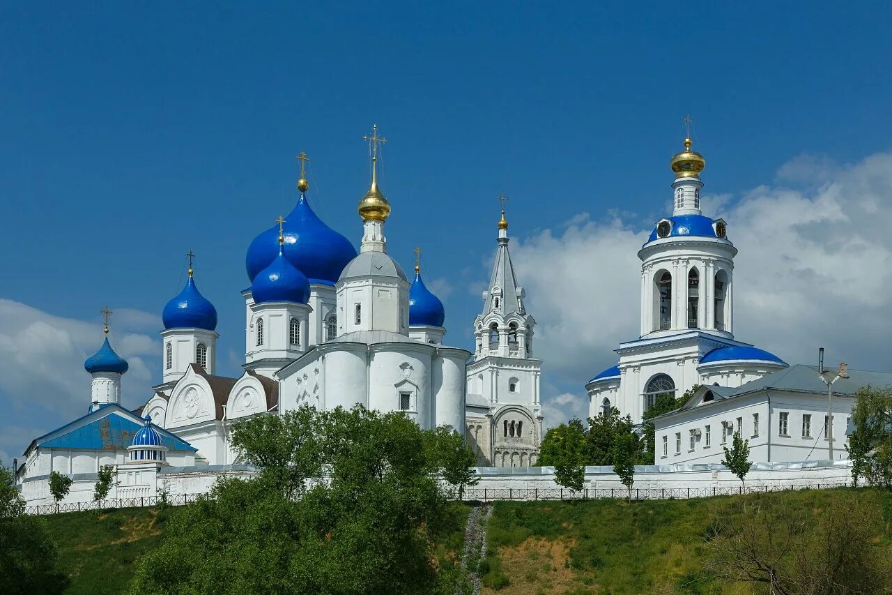 Боголюбский монастырь во Владимире. Боголюбово дворец Андрея Боголюбского. Храм Андрея Боголюбского село Боголюбово. Свято боголюбский монастырь