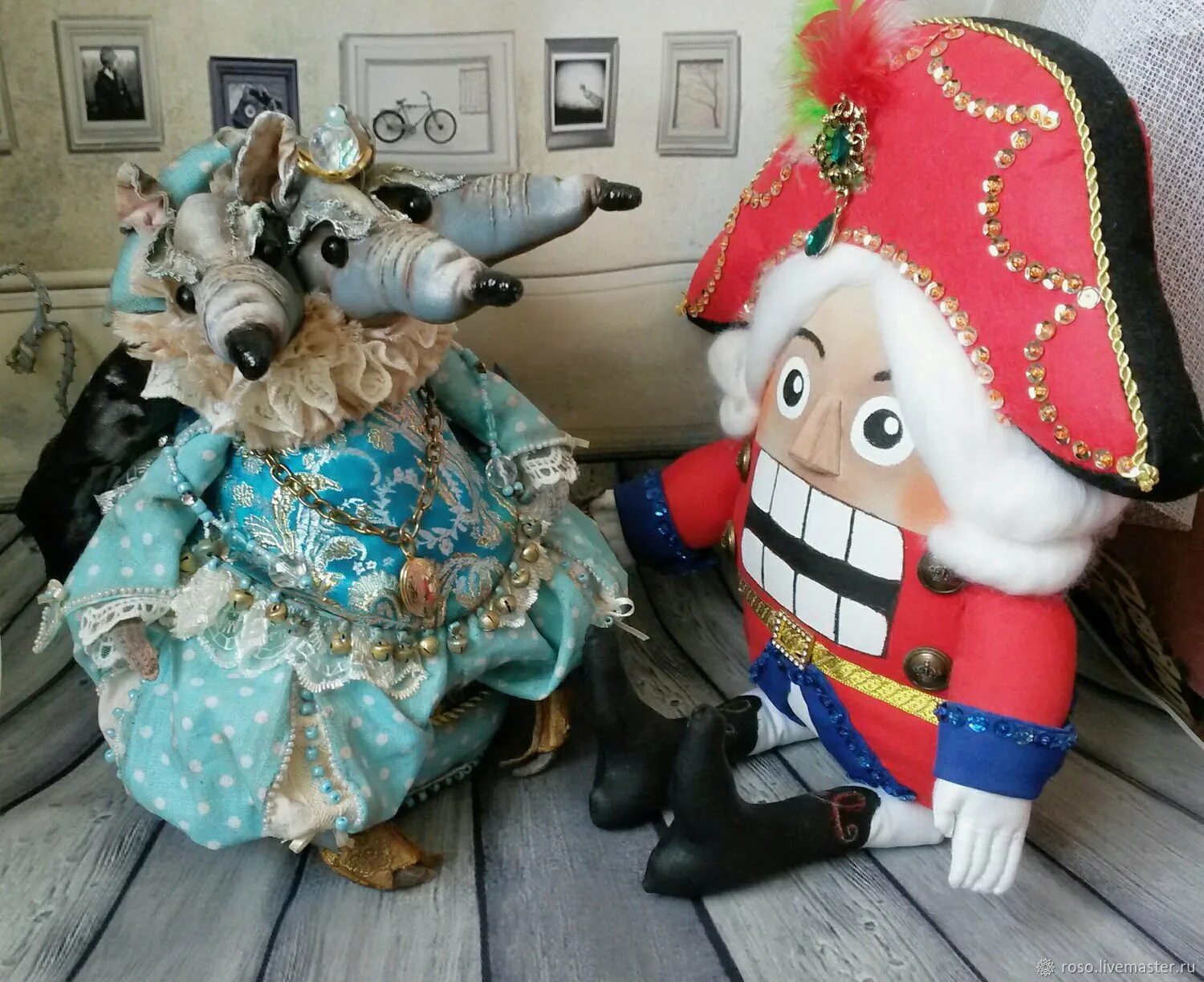 деревянные игрушки на елку. елочные игрушки сказочные герои. новогодняя игрушка сказочный персонаж своими руками. елочная игрушка по мотивам мультфильмов своими руками. ватная игрушка чиполлино.