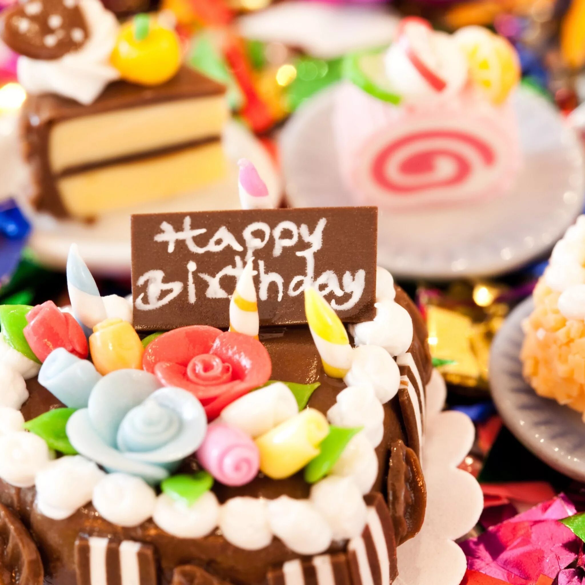 Вертикальные картинки с днем рождения. С днем рождения. Сладости на день рождения. Торт с днем рождения!. Открытка с днём рождения торт.