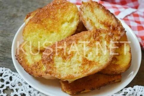 Булка жареная в яйце с сахаром