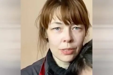Женщина вышла из своего