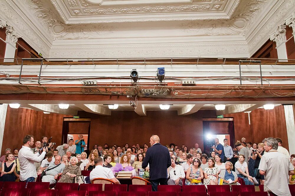 Московский театр на бронной. Театр на малой Бронной. Театр на малой Бронной зал. Театр малобронн на малой Бронной. Театр на малой Бронной малая сцена.