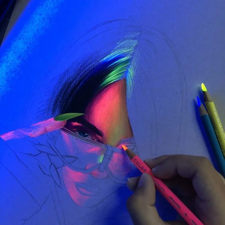Светящиеся карандаши. Светящиеся карандаши для рисования. Неоновые краски для рисования. Картины фломастерами. Как делают неоновые