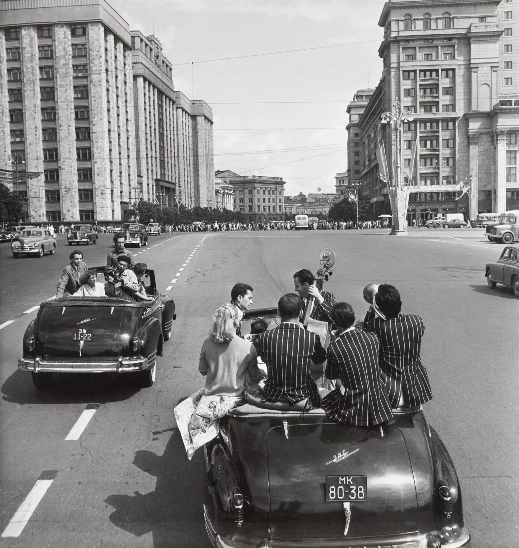 Старое время. Василий Аксенов в молодости стиляга. Фестиваль молодёжи и студентов в Москве 1957. Михаил Трахман фотограф. Стиляги 1957.