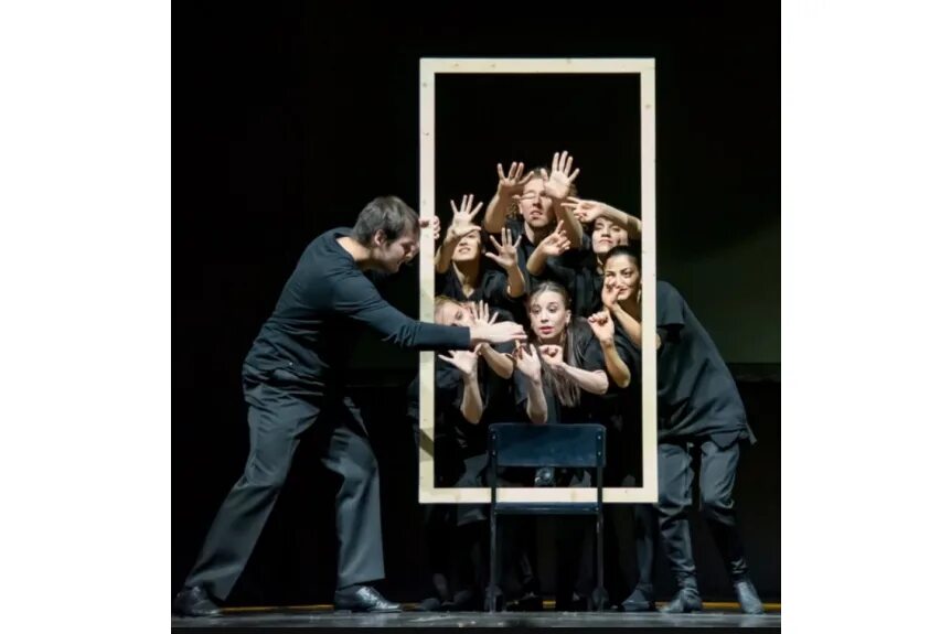 пантомима для детей. эмоции пантомима. спектакль пантомимы. московский театр мимики и жеста. пантомима вид сценического искусства.