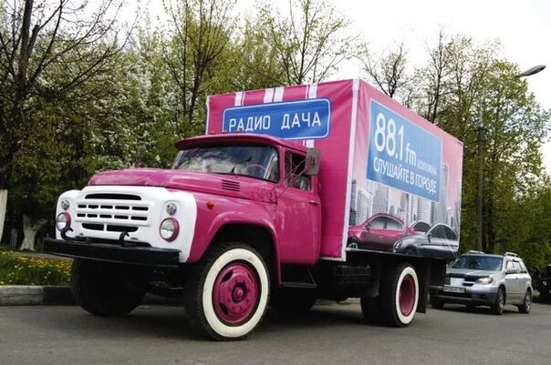 Грузовичков дача. ЗИЛ 131 розовый. ЗИЛ 130 розовый. Розовый грузовик. Розовый тягач.