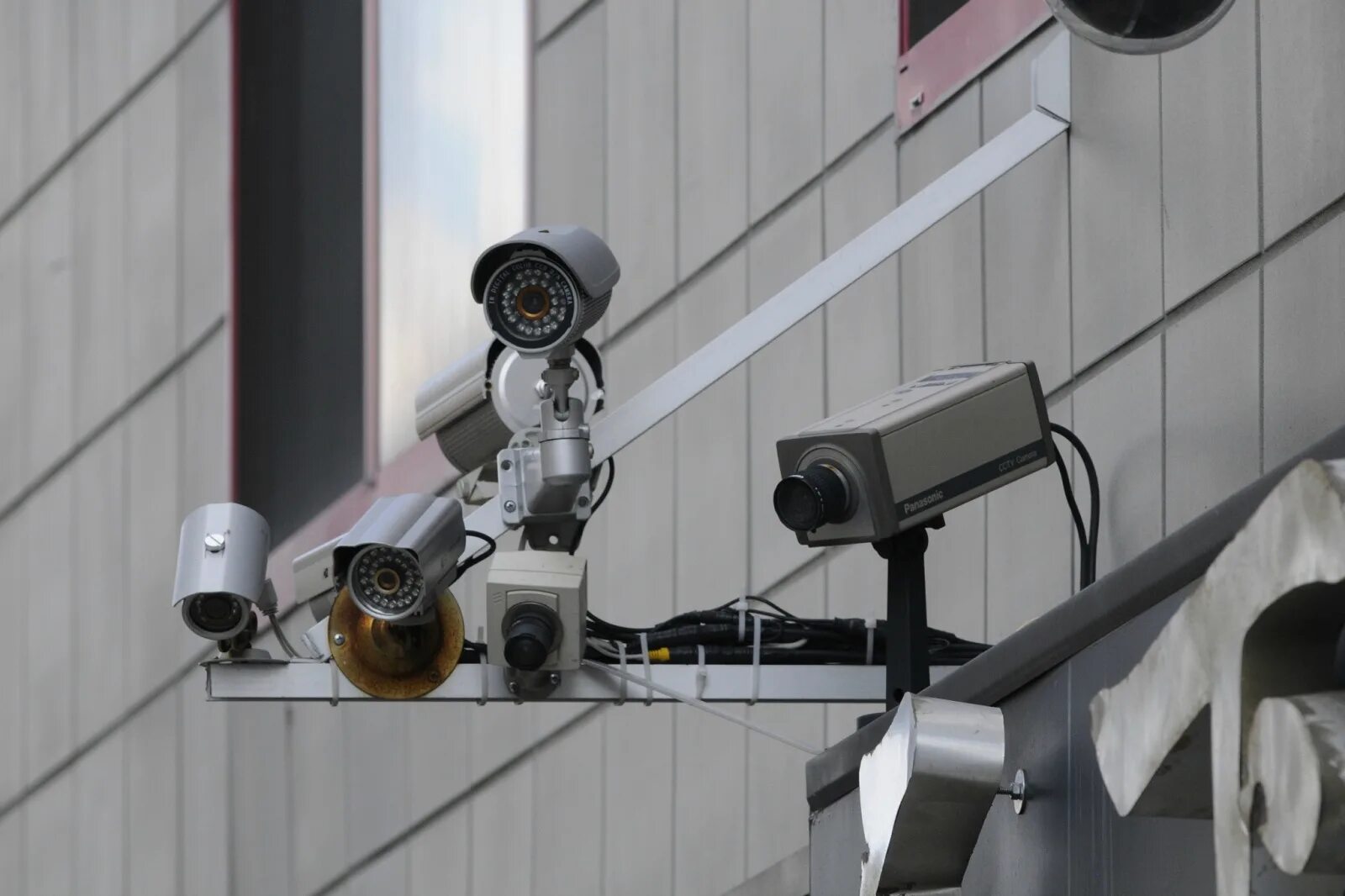 Наружная камера видеонаблюдения v2000b. Smarton / камера видеонаблюдения. Безопасный город камеры видеонаблюдения. Камера 1а