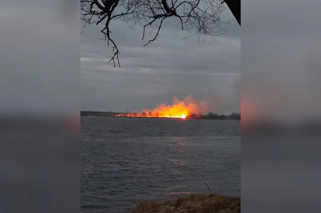 Поджог каспийского моря что это. 505 Поджог Каспийского моря. Поджег Каспийское море. Горящие леса в Ярославле.