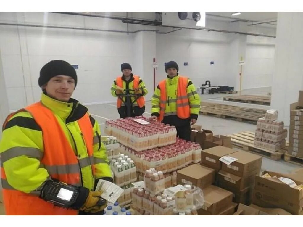 Вахта производства москва. Комплектовщик на склад. Вахта склад Москва. Комплектовщик на склад вахта. Комплектовщик вахта Москва.