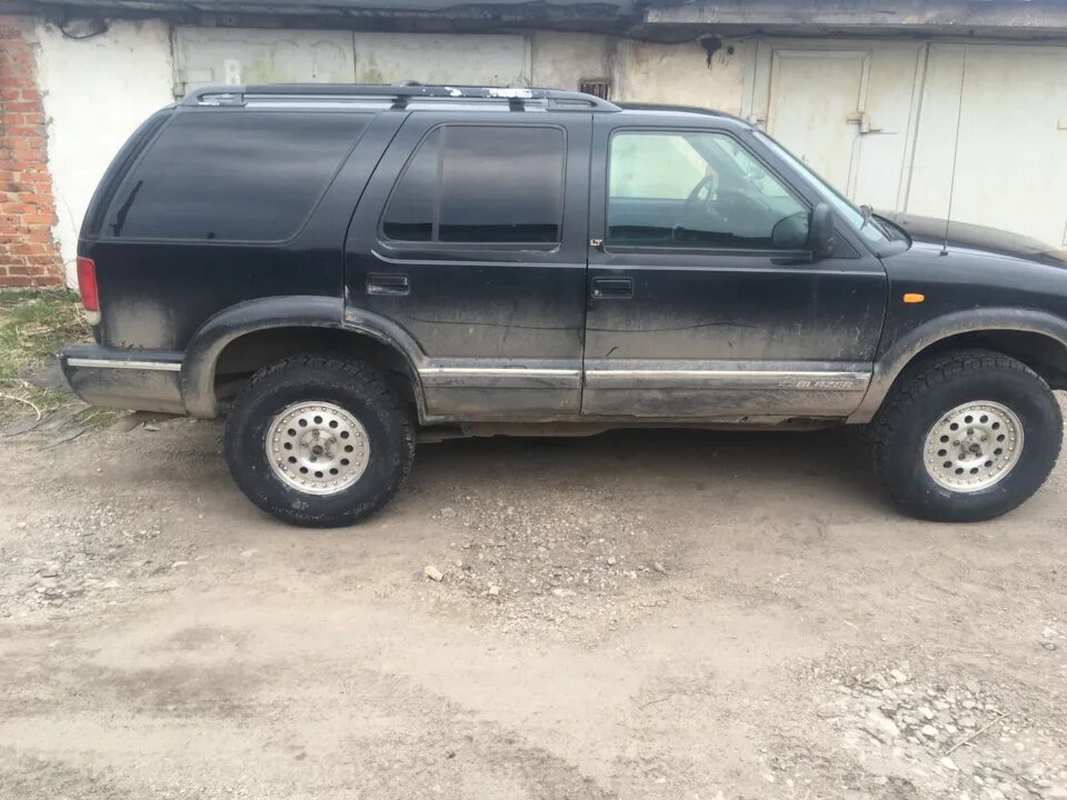 Шевроле блейзер s15. Chevrolet Blazer s-15 шины. Колеса на блейзер s15. Колеса блейзер 4.3.