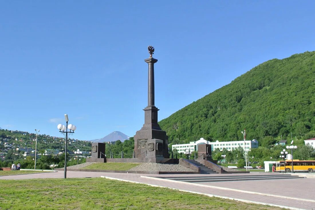 Номер города петропавловск камчатский. Номер города петропавловск камчатский. Петропавловск-камчатский город в горе. Центр петропавловска-камчатского. Петропавловск-камчатский центр города.